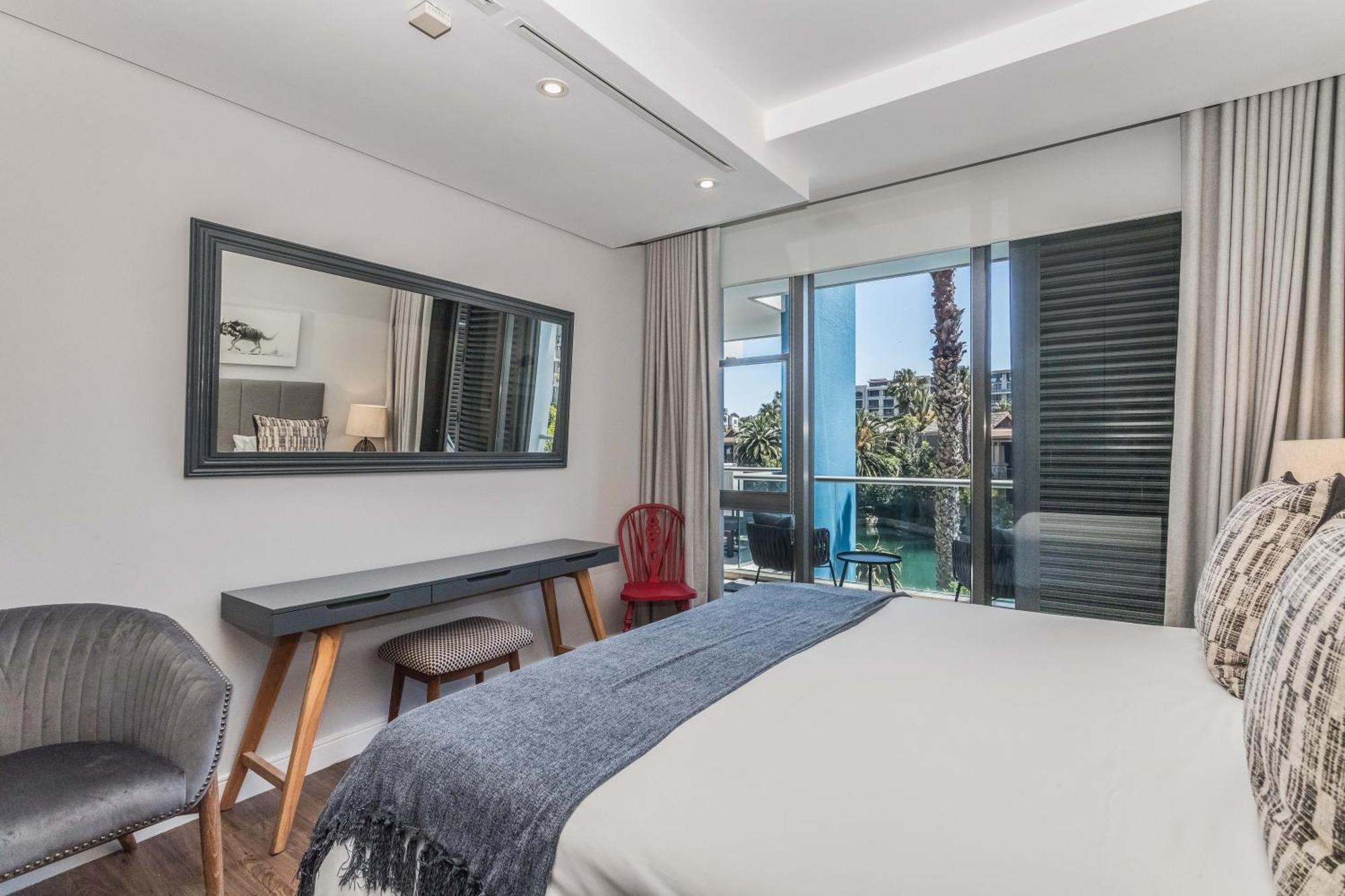Mountain Marina Luxury Apartments Cape Town Room photo