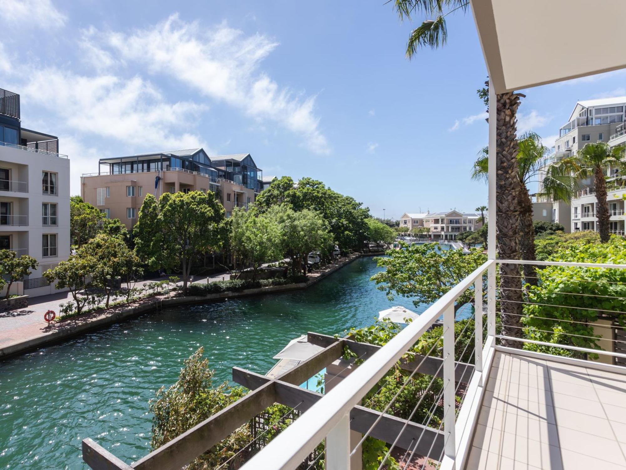 Mountain Marina Luxury Apartments Cape Town Room photo