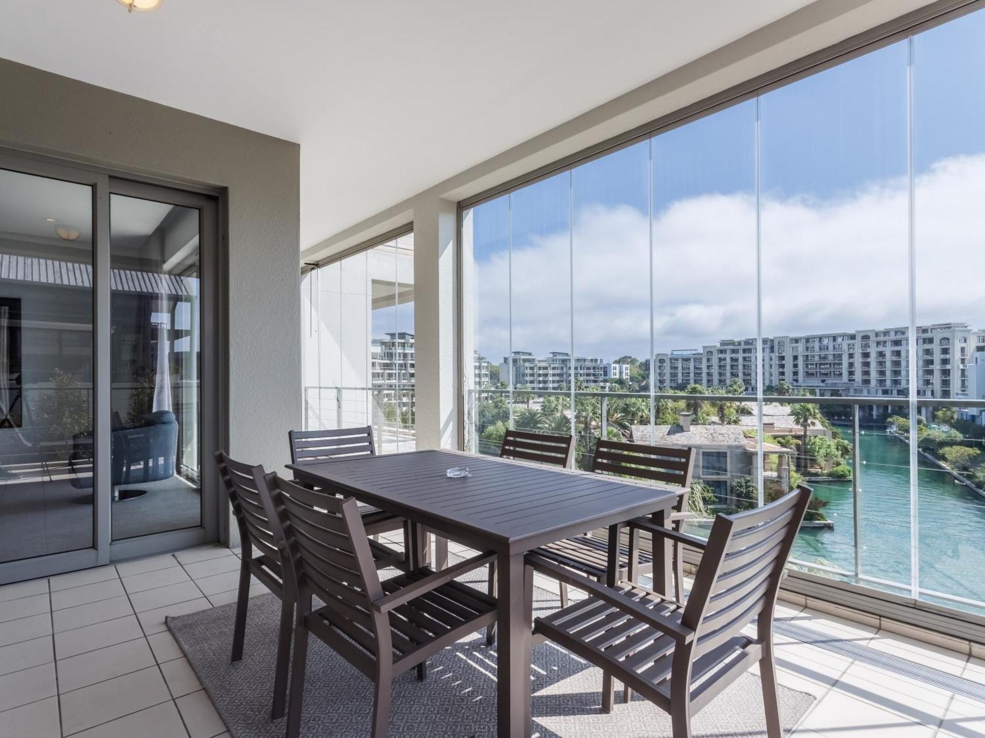 Mountain Marina Luxury Apartments Cape Town Room photo