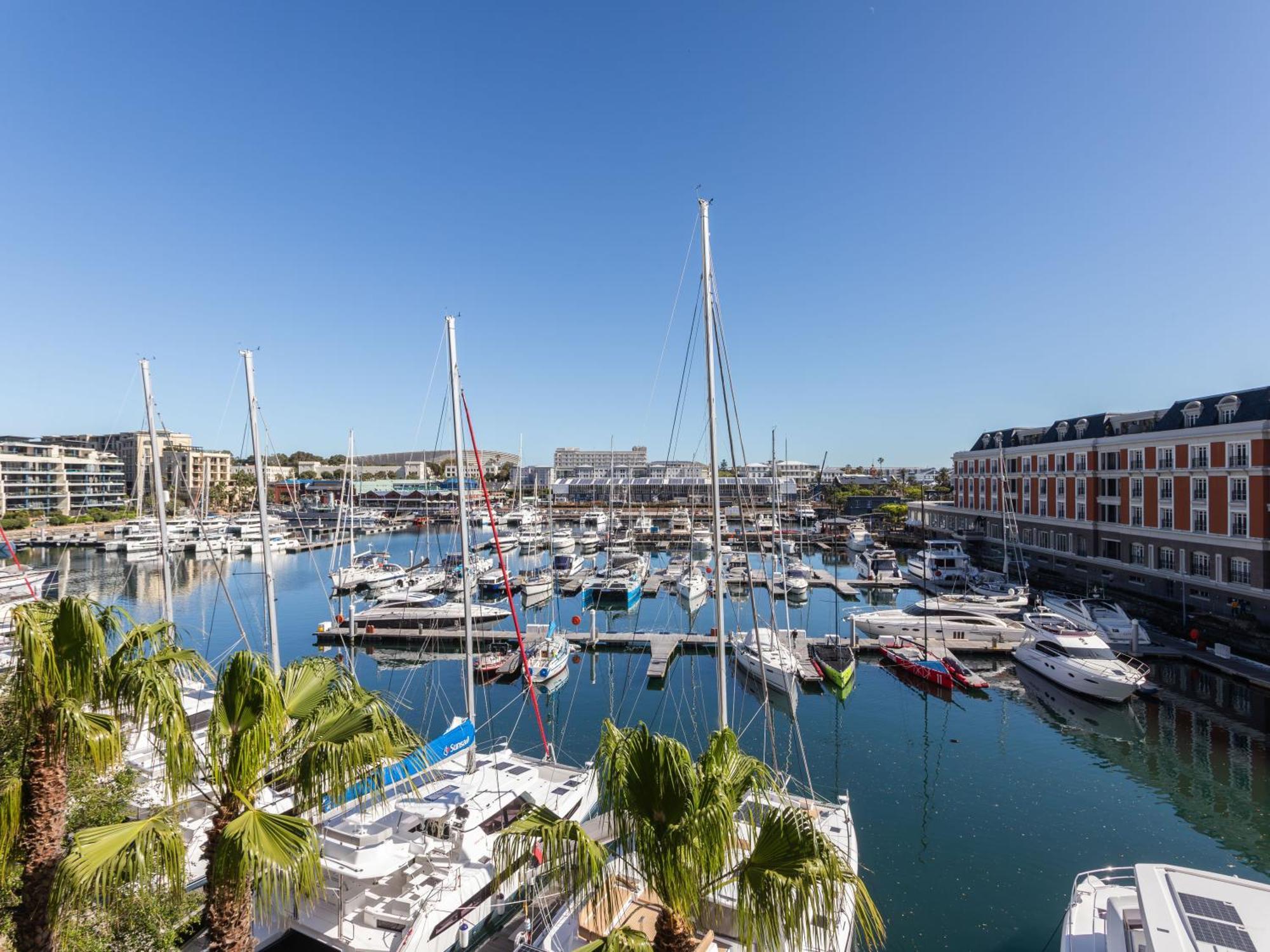 Mountain Marina Luxury Apartments Cape Town Room photo